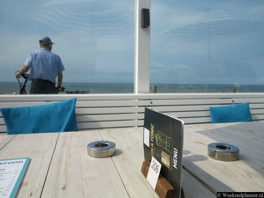 Het terras van Restaurant het Badpaviljoen heeft een mooi uitzicht op het strand en de zee.  Het restaurant heeft een Franse keuken.Tip: Leuke dingen doen in de buurt.